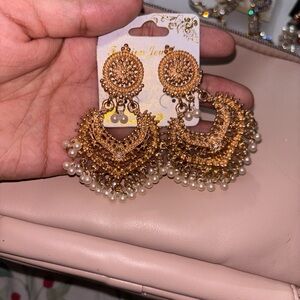 Elegant Gold and Pearl Earrings